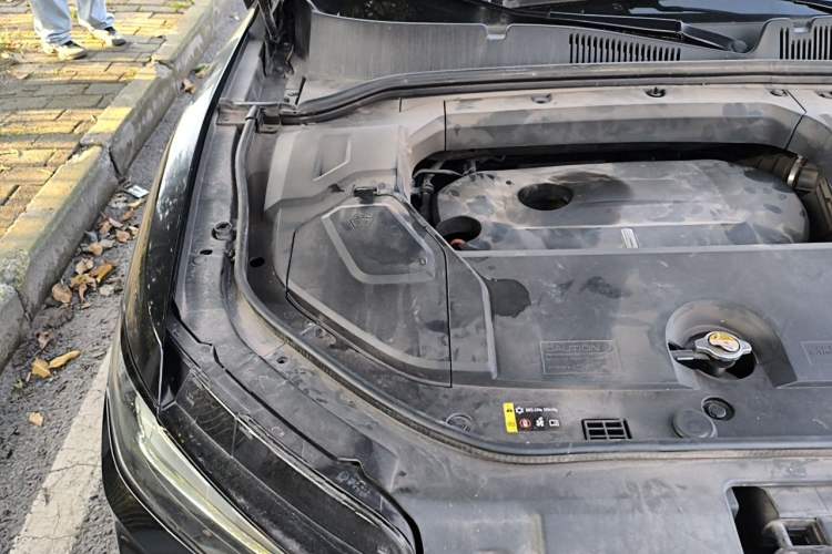 Used Wey VV5 2017 2.0T Flagship Edition Engine Bay Right
