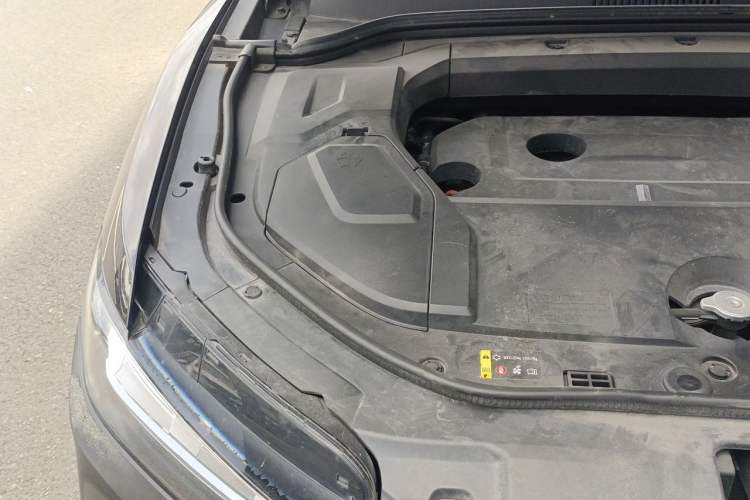 Used Wey VV5 2017 2.0T Ultra-Luxury Version Engine Bay Right