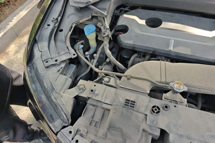 Used Wey VV5 2017 2.0T Flagship Edition Engine Bay Right