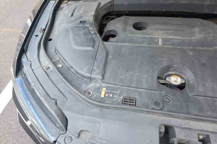 Used Wey VV5 2017 2.0T Ultra-Luxury Version Engine Bay Right