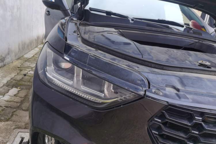 Used Wey VV5 2017 2.0T Ultra-Luxury Version Engine Bay Right