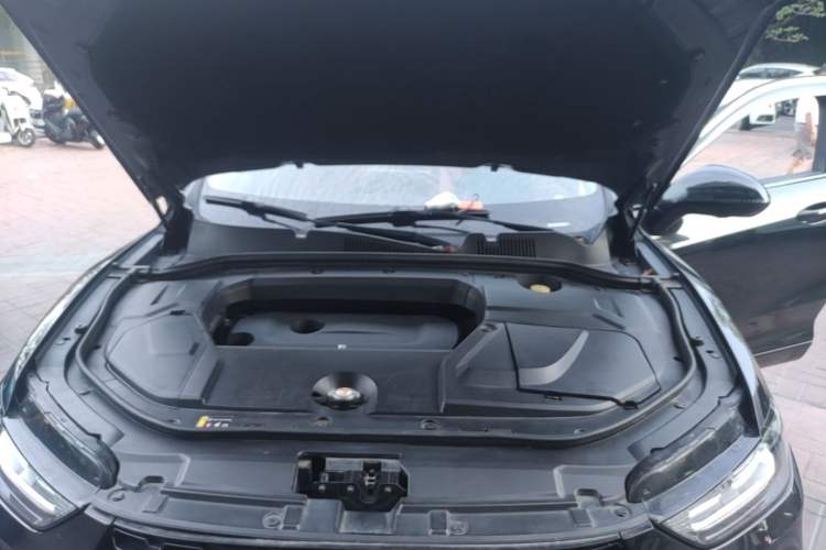 Used Wey VV5 2017 2.0T Flagship Edition Engine Bay