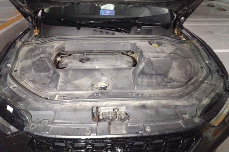Used Wey VV5 2017 2.0T Flagship Edition Engine Bay