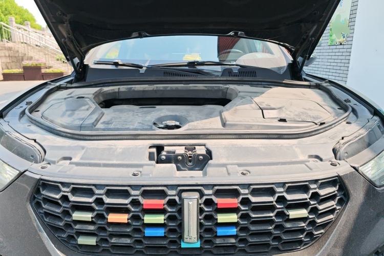Used Wey VV5 2017 2.0T Flagship Edition Engine Bay