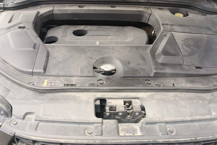 Used Wey VV5 2017 2.0T Ultra-Luxury Version Engine Bay
