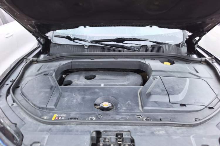 Used Wey VV5 2017 2.0T Ultra-Luxury Version Engine Bay