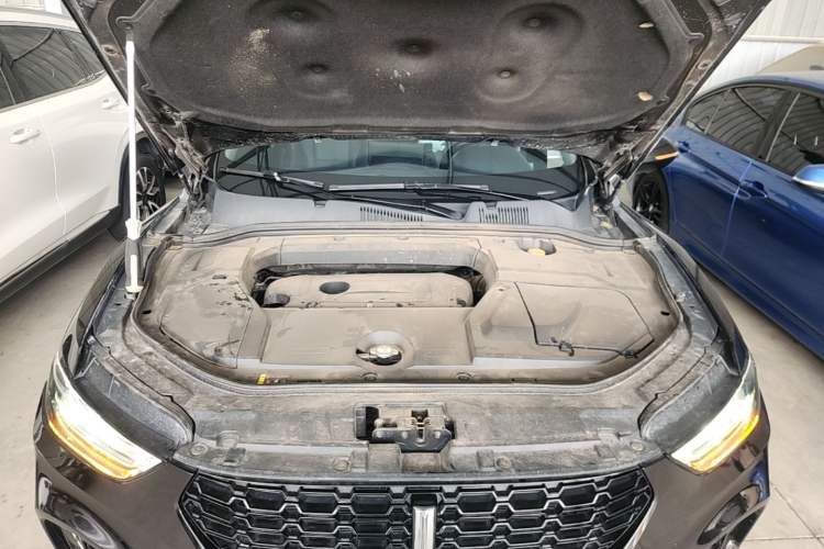 Used Wey VV5 2017 2.0T Flagship Edition Engine Bay