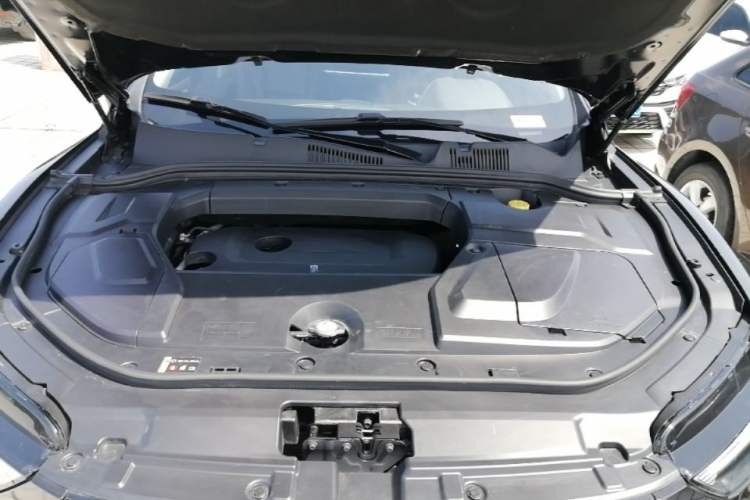 Used Wey VV5 2017 2.0T Ultra-Luxury Version Engine Bay