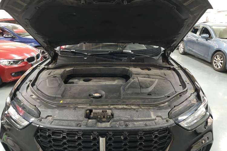Used Wey VV5 2017 2.0T Flagship Edition Engine Bay