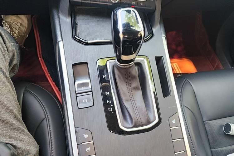 Used Wey VV5 2017 2.0T Ultra-Luxury Version Gear Lever