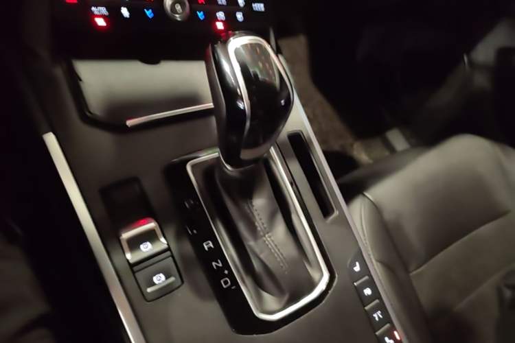 Used Wey VV5 2017 2.0T Flagship Edition Gear Lever