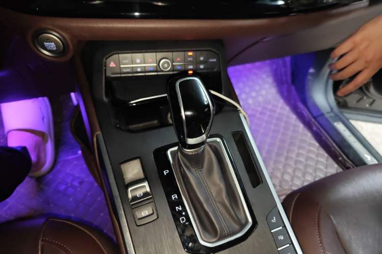 Used Wey VV5 2017 2.0T Flagship Edition Gear Lever