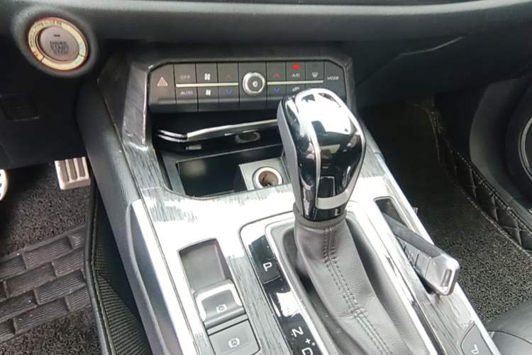 Used Wey VV5 2017 2.0T Flagship Edition Gear Lever