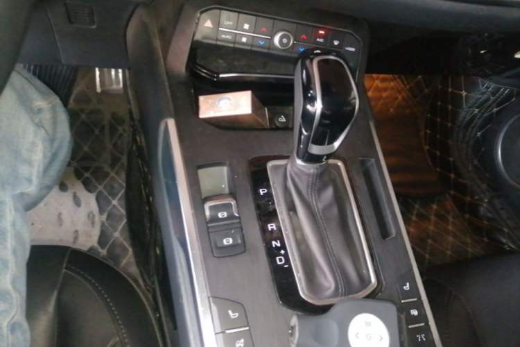 Used Wey VV5 2017 2.0T Flagship Edition Gear Lever