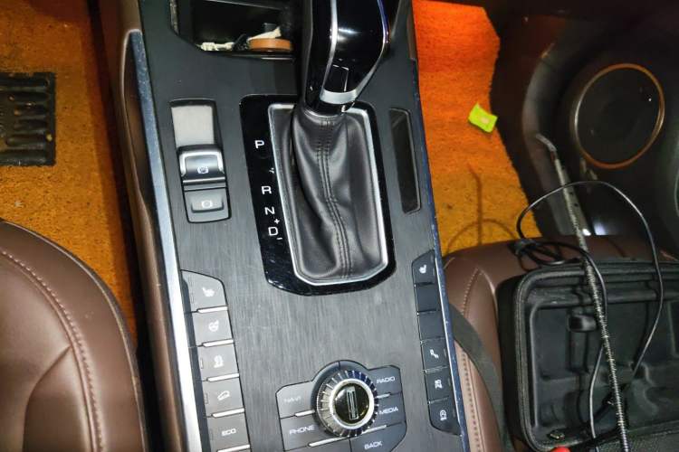 Used Wey VV5 2017 2.0T Ultra-Luxury Version Gear Lever