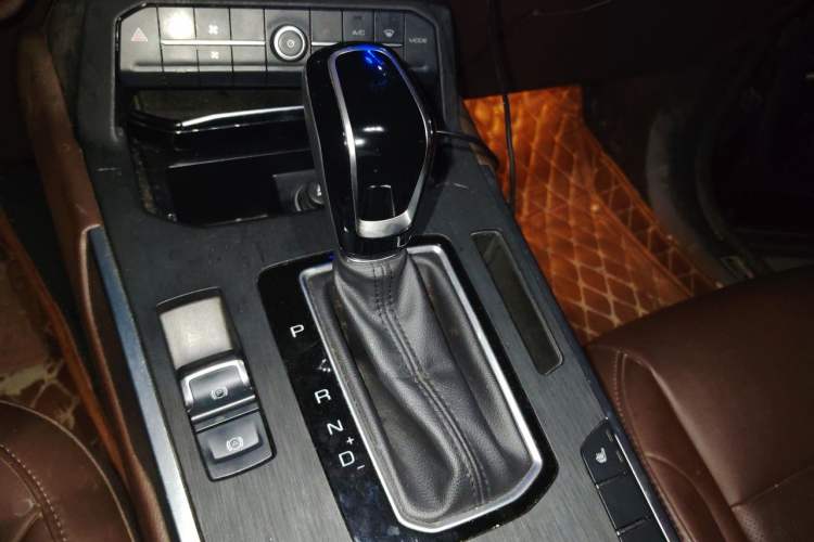 Used Wey VV5 2017 2.0T Ultra-Luxury Version Gear Lever