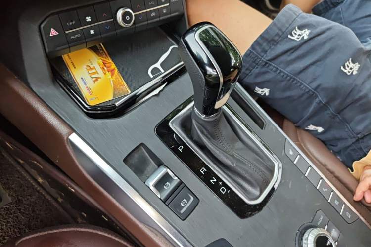 Used Wey VV5 2017 2.0T Ultra-Luxury Version Gear Lever