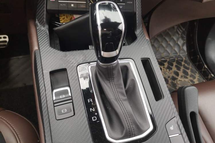 Used Wey VV5 2017 2.0T Ultra-Luxury Version Gear Lever
