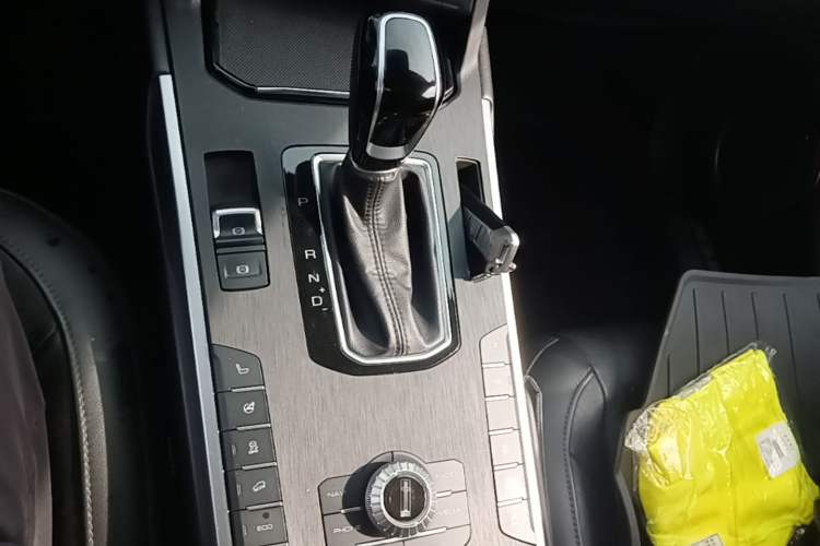 Used Wey VV5 2017 2.0T Flagship Edition Gear Lever