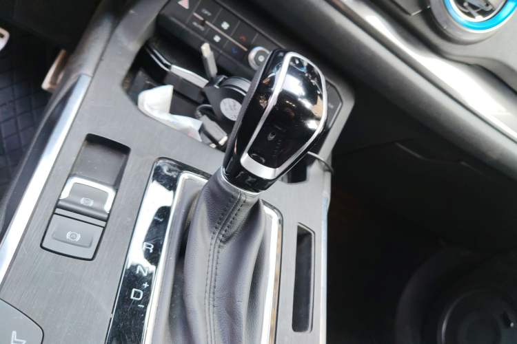 Used Wey VV5 2017 2.0T Flagship Edition Gear Lever
