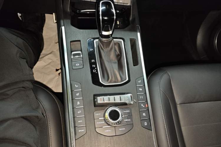 Used Wey VV5 2017 2.0T Flagship Edition Gear Lever