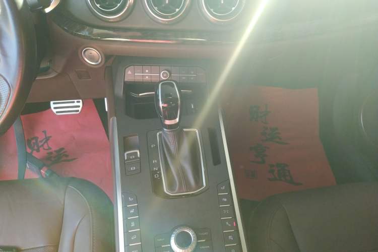 Used Wey VV5 2017 2.0T Flagship Edition Gear Lever