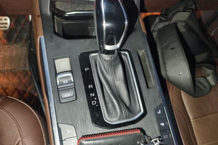 Used Wey VV5 2017 2.0T Flagship Edition Gear Lever