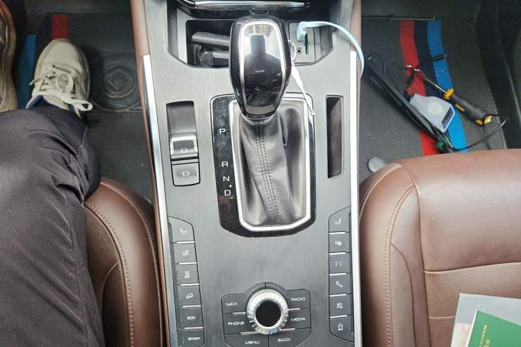 Used Wey VV5 2017 2.0T Flagship Edition Gear Lever