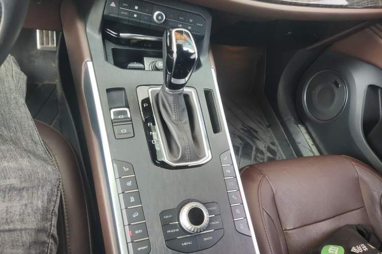Used Wey VV5 2017 2.0T Flagship Edition Gear Lever