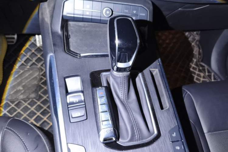Used Wey VV5 2017 2.0T Flagship Edition Gear Lever