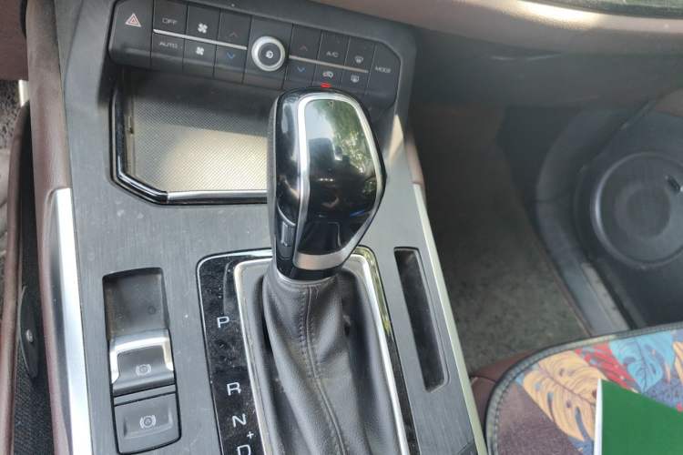 Used Wey VV5 2017 2.0T Ultra-Luxury Version Gear Lever