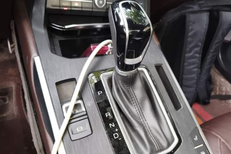 Used Wey VV5 2017 2.0T Flagship Edition Gear Lever