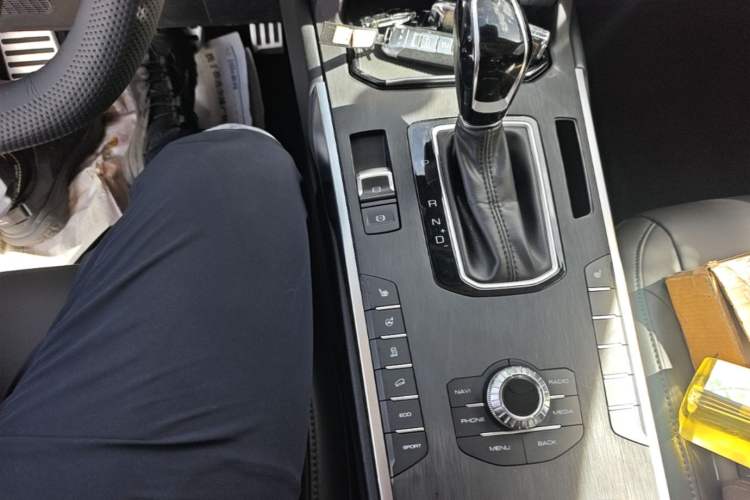 Used Wey VV5 2017 2.0T Ultra-Luxury Version Gear Lever