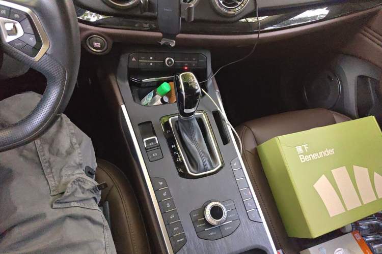 Used Wey VV5 2017 2.0T Ultra-Luxury Version Gear Lever