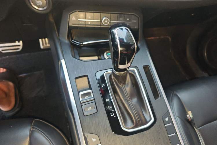 Used Wey VV5 2017 2.0T Ultra-Luxury Version Gear Lever