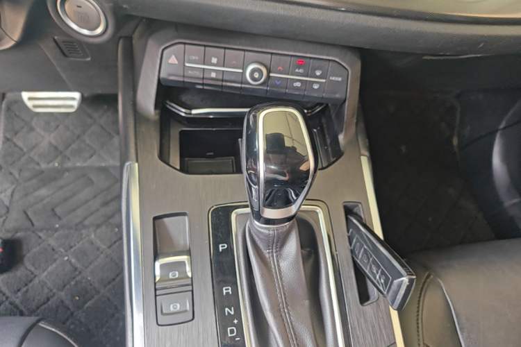 Used Wey VV5 2017 2.0T Ultra-Luxury Version Gear Lever