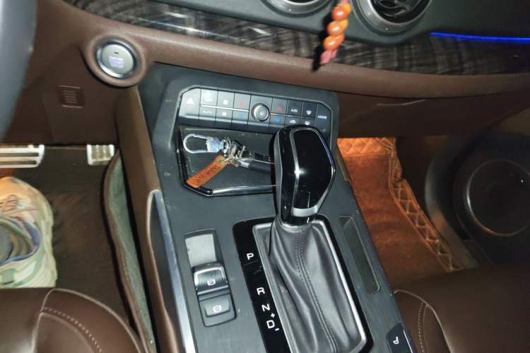 Used Wey VV5 2017 2.0T Ultra-Luxury Version Gear Lever