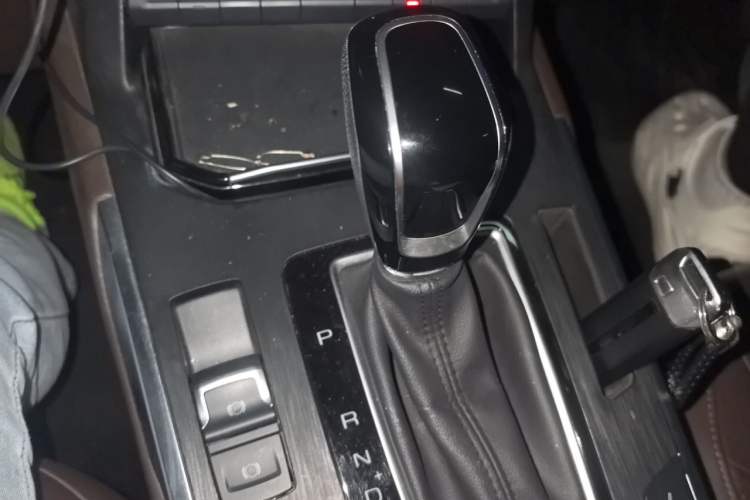 Used Wey VV5 2017 2.0T Flagship Edition Gear Lever