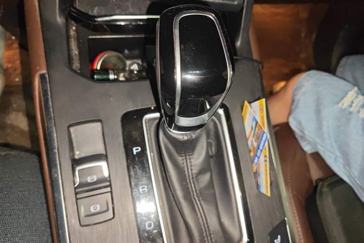 Used Wey VV5 2017 2.0T Flagship Edition Gear Lever
