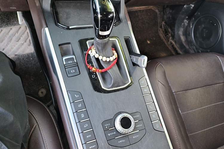 Used Wey VV5 2017 2.0T Flagship Edition Gear Lever