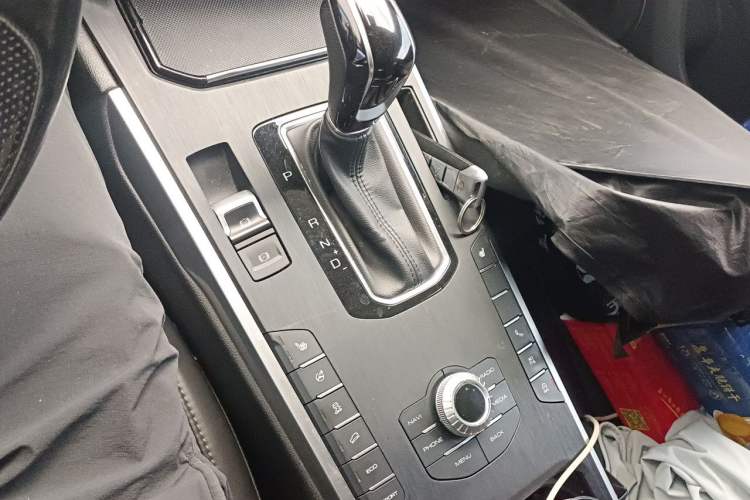 Used Wey VV5 2017 2.0T Ultra-Luxury Version Gear Lever