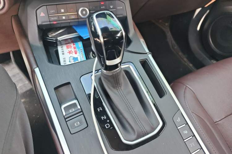 Used Wey VV5 2017 2.0T Flagship Edition Gear Lever