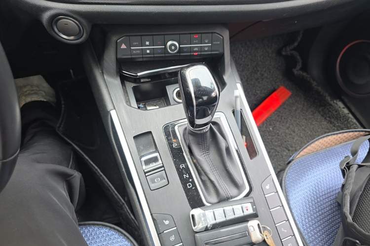Used Wey VV5 2017 2.0T Ultra-Luxury Version Gear Lever