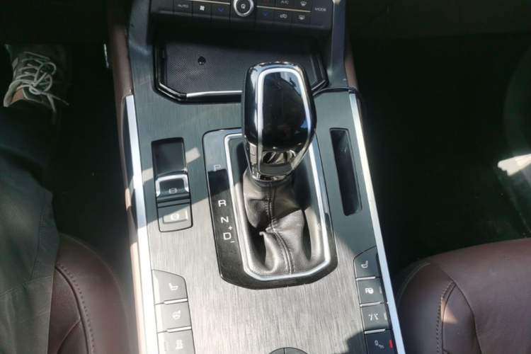 Used Wey VV5 2017 2.0T Flagship Edition Gear Lever