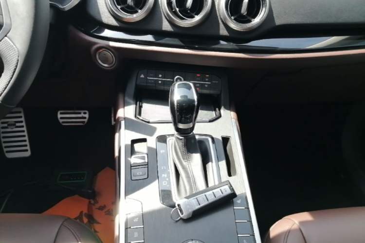 Used Wey VV5 2017 2.0T Ultra-Luxury Version Gear Lever