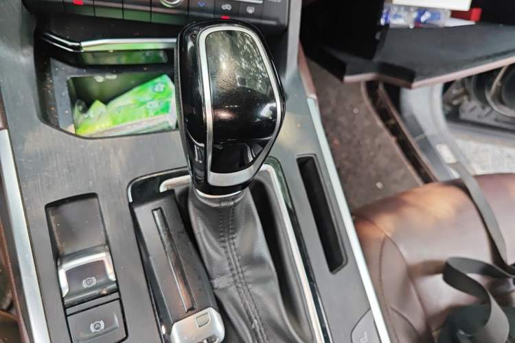 Used Wey VV5 2017 2.0T Flagship Edition Gear Lever