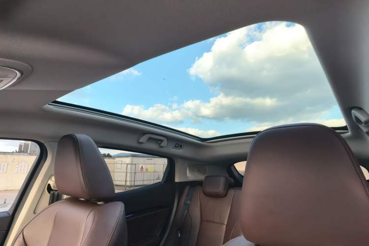 Used Wey VV5 2017 2.0T Flagship Edition Headliner