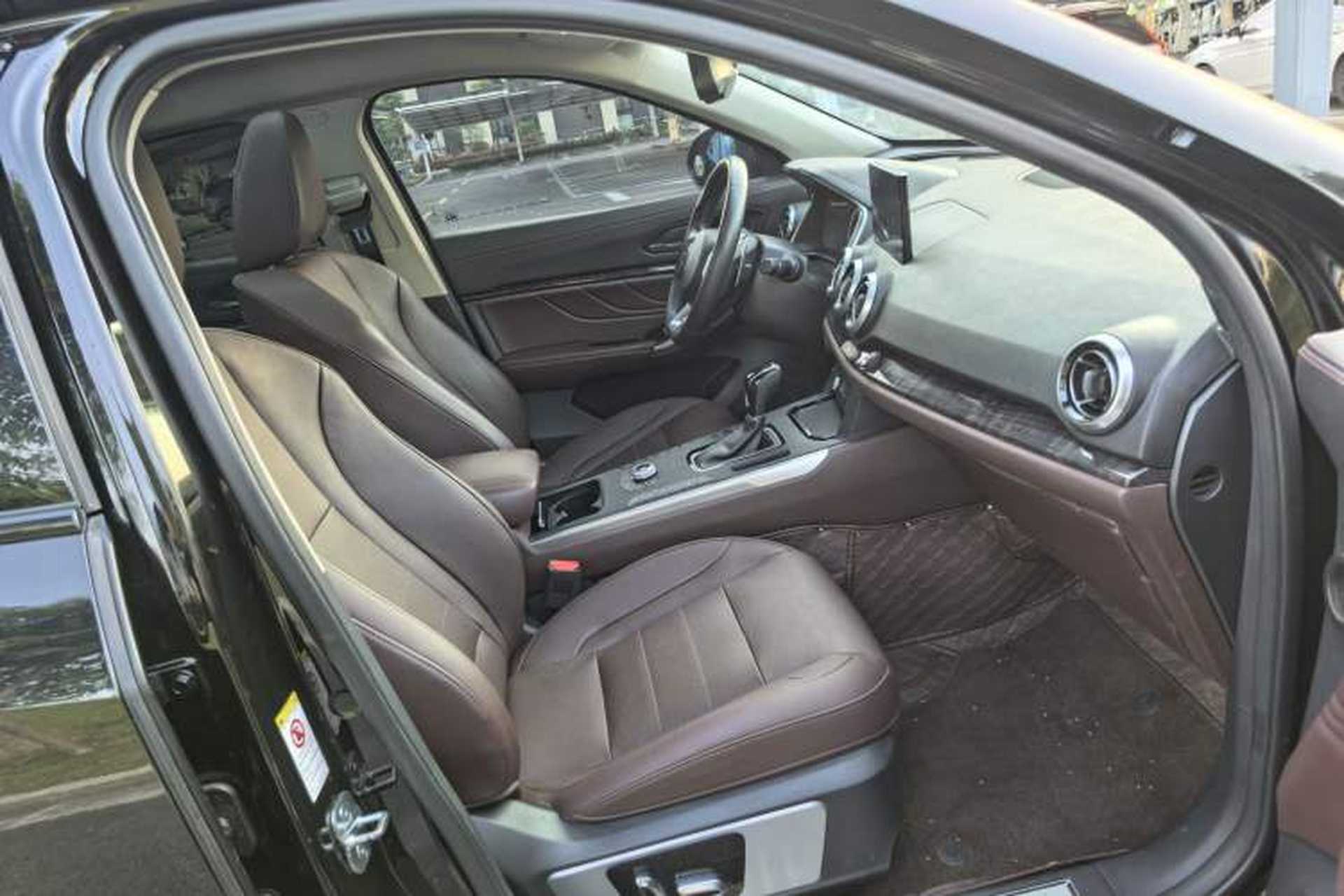 Used Wey VV5 2017 2.0T Flagship Edition Interior 11