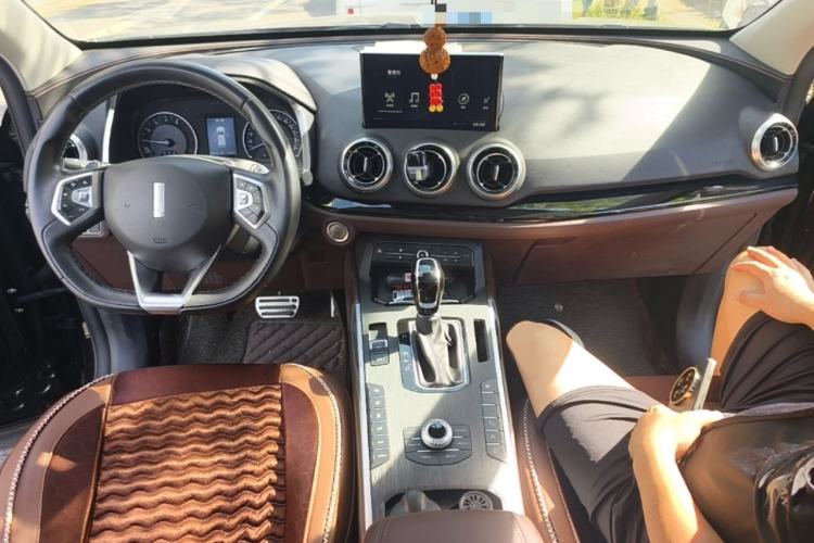Used Wey VV5 2017 2.0T Ultra-Luxury Version Interior 2