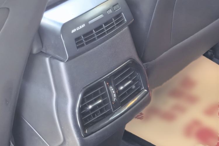 Used Wey VV5 2017 2.0T Ultra-Luxury Version Interior 3